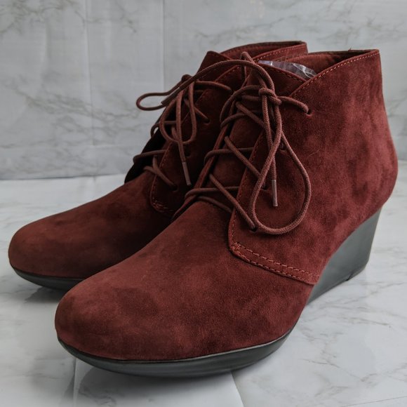 Clarks 7.5 Wide burgundy maroon red wedge booties